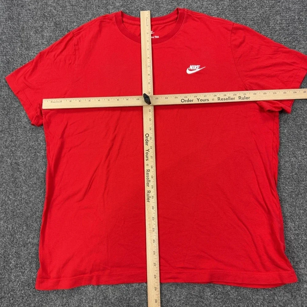 Nike Shirt Mens XL Red Crewneck Small Swoosh Logo The Nike Tee Tagless Casual